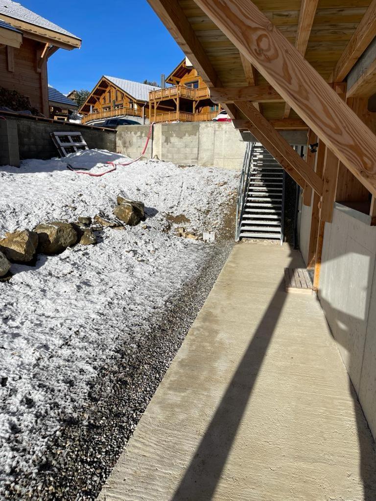 Appartement Lumineux Neuf Dans Bas De Chalet Le Douglas 拉茹杜罗普 外观 照片