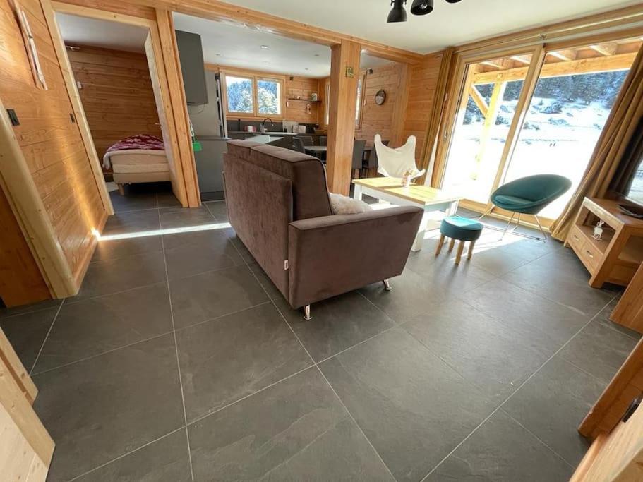 Appartement Lumineux Neuf Dans Bas De Chalet Le Douglas 拉茹杜罗普 外观 照片